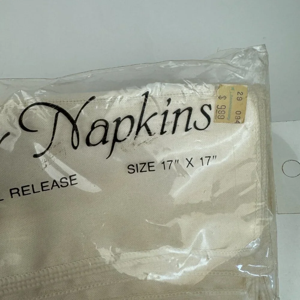 Vtg Bardwil Linens Pack of 4 Cloth Dinner Napkins 17inchx17 inch Off White Cream